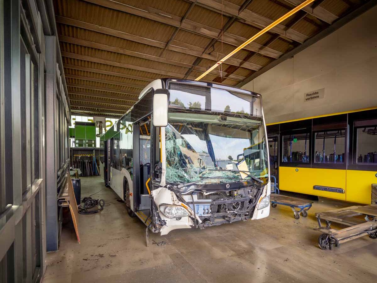 Karosserie Reparatur Kontrolle Nutzfahrzeuge Omnibus Boeckels
