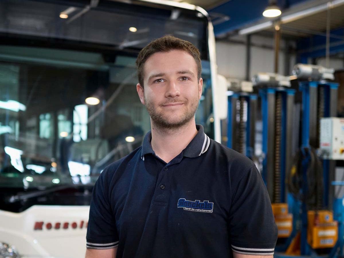 Karosserie Unfallinstandsetzung Wartung und Reparatur Nutzfahrzeuge Omnibus Boeckels