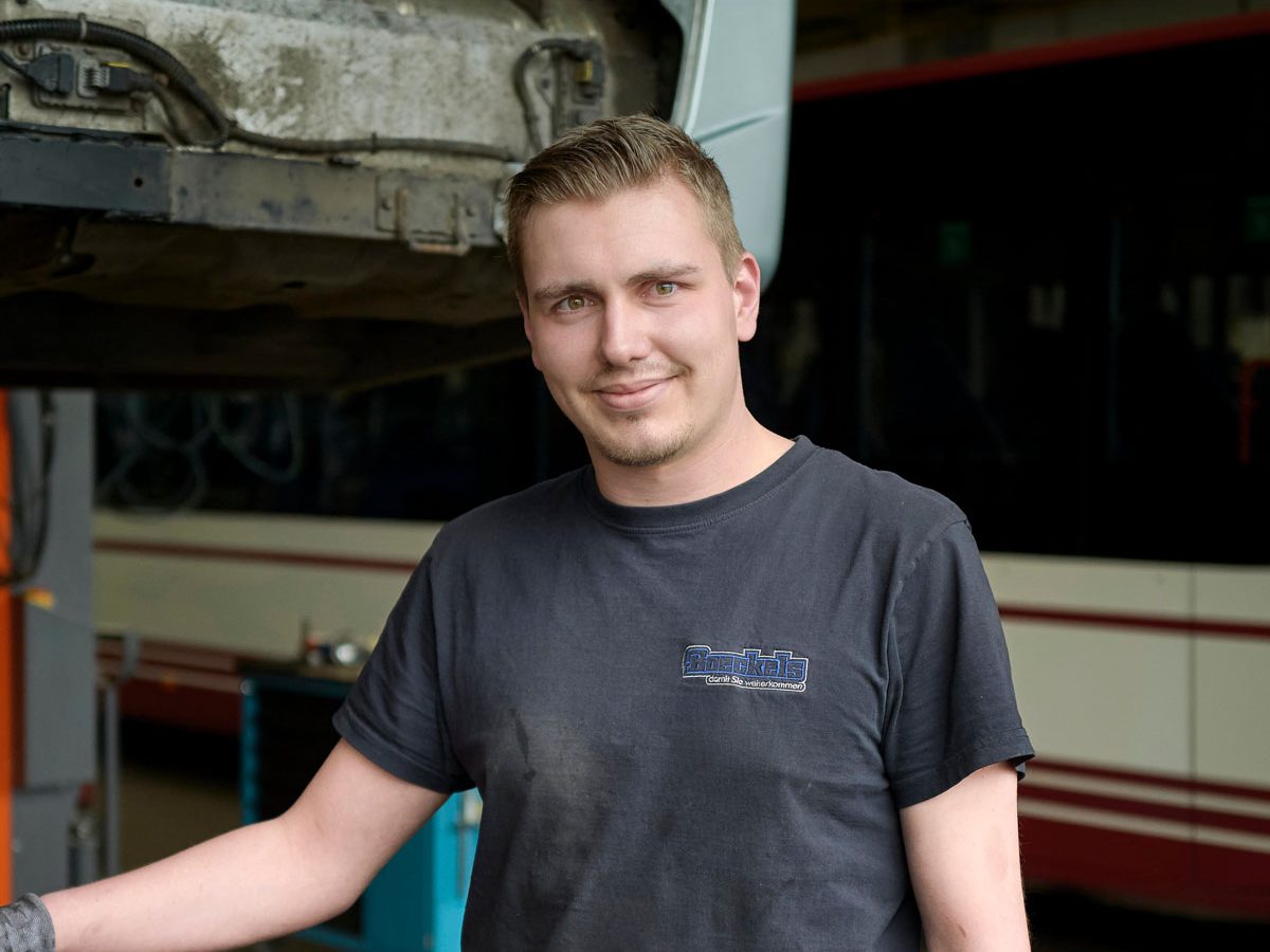 Karosserie Unfallinstandsetzung Wartung und Reparatur Nutzfahrzeuge Omnibus Boeckels